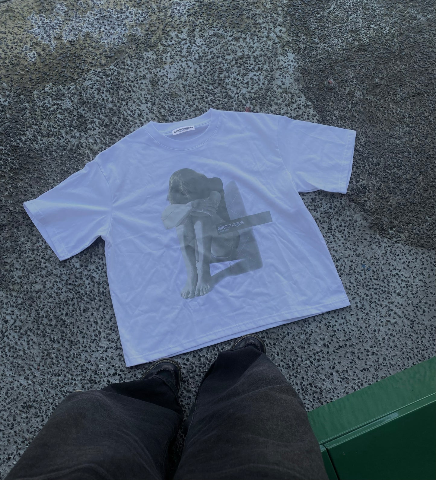 AIKO WATERMARK BOXY CROP TEE